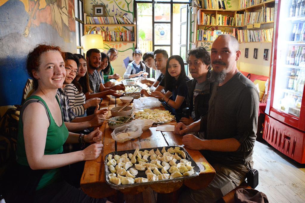 Hostel The Cloudland International Youth Hostel, Close To The Center,10 Min Walks To The Subway, Close To The Night Market, Old Street, Lake, English-speaking Service, Free Activity Convenient Payment And Visa Cards Are Accepted Kunming